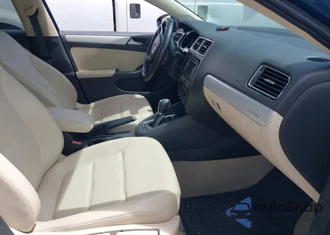 2015 Volkswagen Jetta Hybrid Sel Premium from USA, damaged, VIN 3VW637AJXFM402709